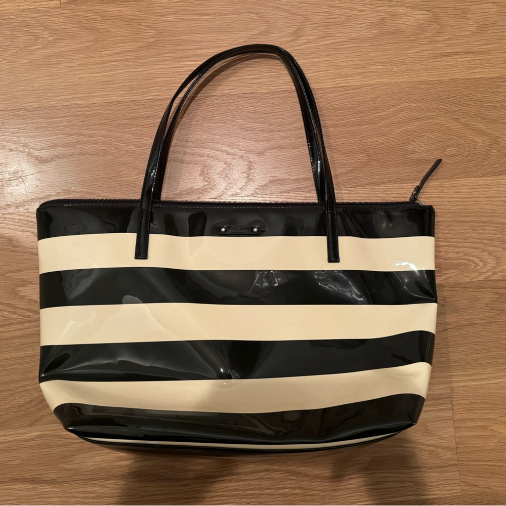 Kate Spade vinyl tote, near perfect condition!